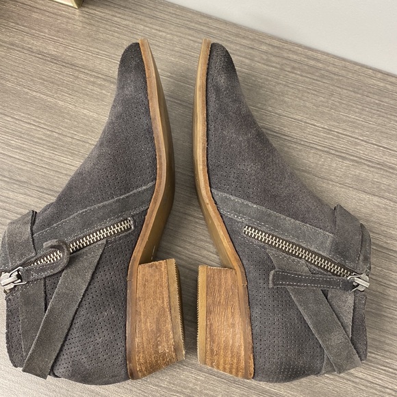 Dolce Vita Grey Suede Leather Ankle Booties size 6.5 - Picture 7 of 8